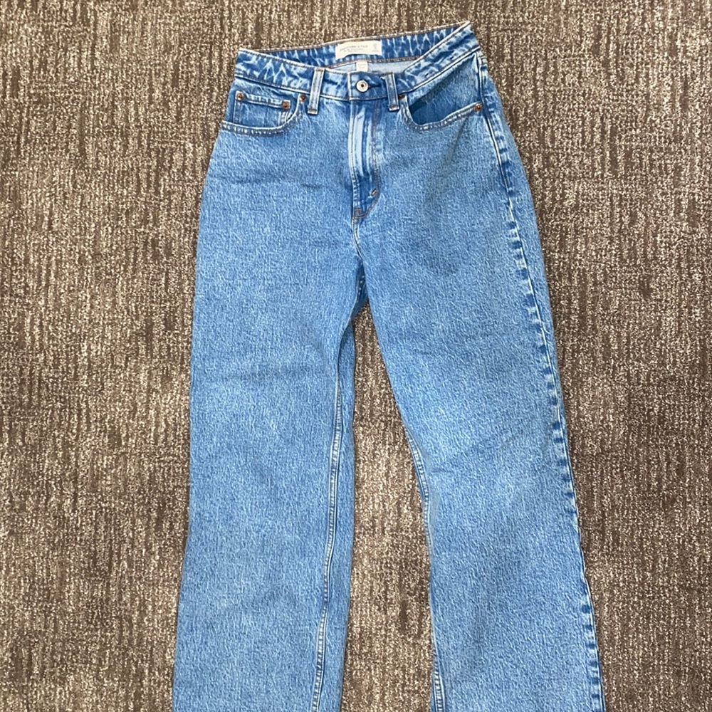 Abercrombie 90s relaxed high rise jean